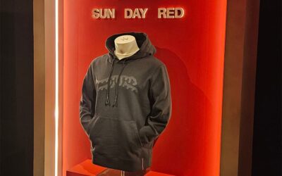 Tiger Woods opustil Nike a vstoupil do nové éry s vlastní značkou Sun Day Red