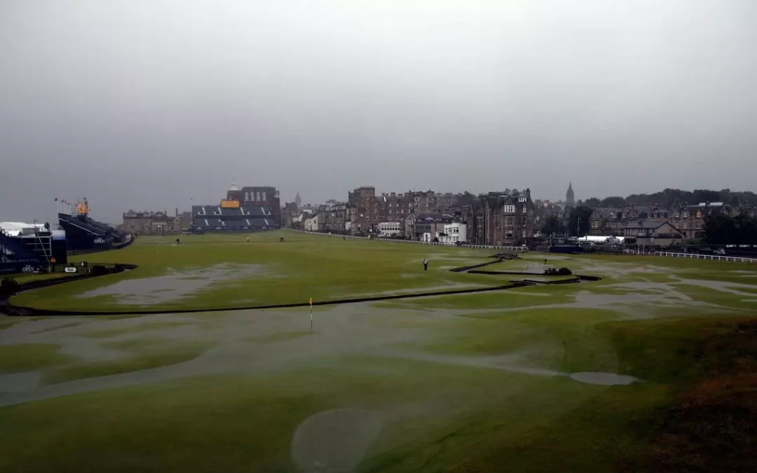 Why is it best to play the famous Old Course, St. Andrews in challenging conditions?